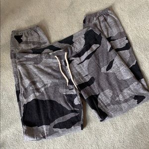 Monrow soft camo jogger sweats!